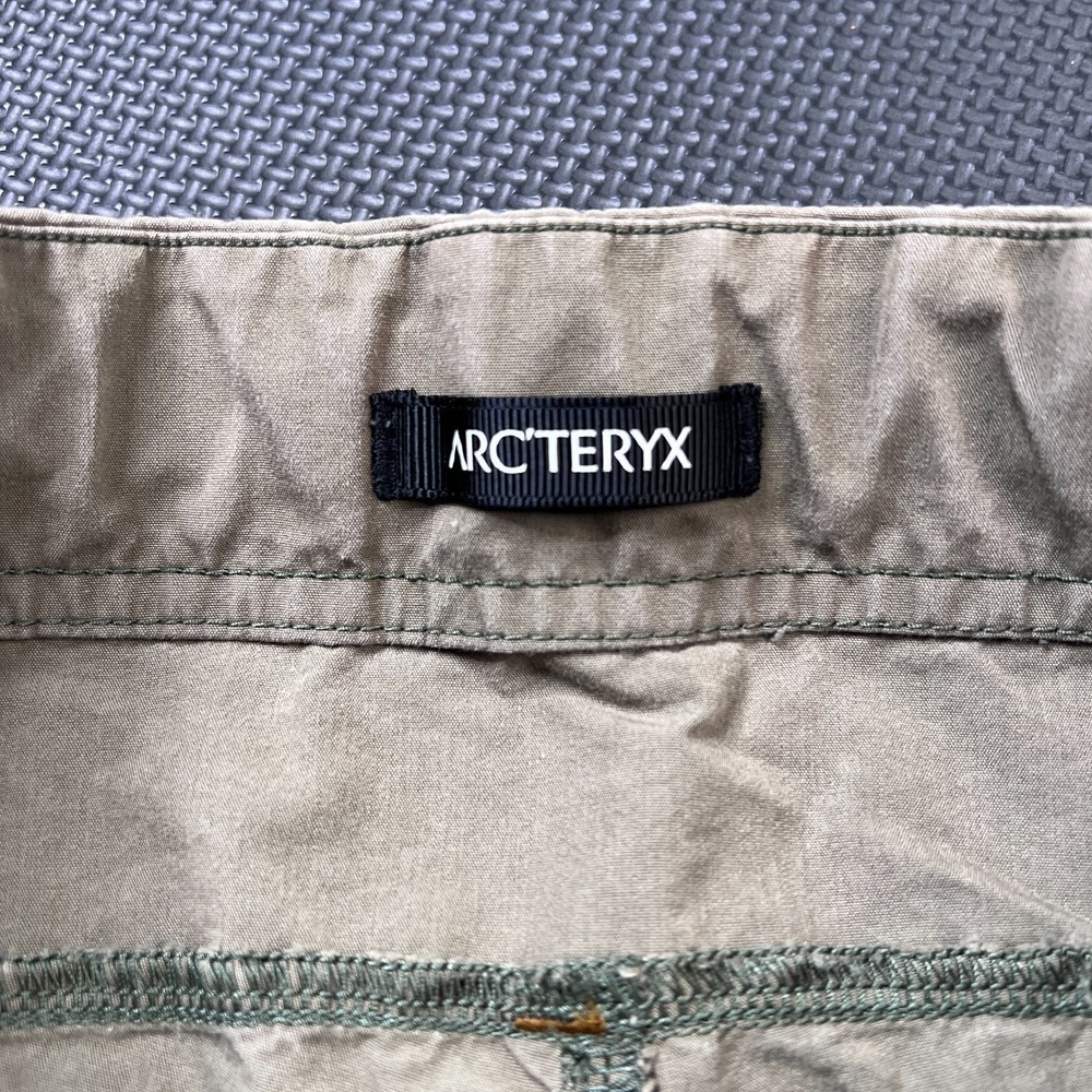 Arc'teryx Men's Relaxed Fit Hiking Shorts Size 36 Khaki Outdoor Climbing Logo - Picture 15 of 16